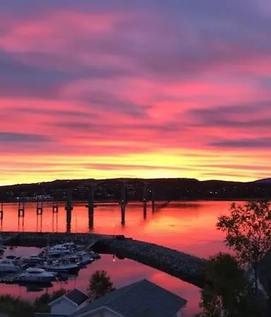 Gateway Senja 아파트